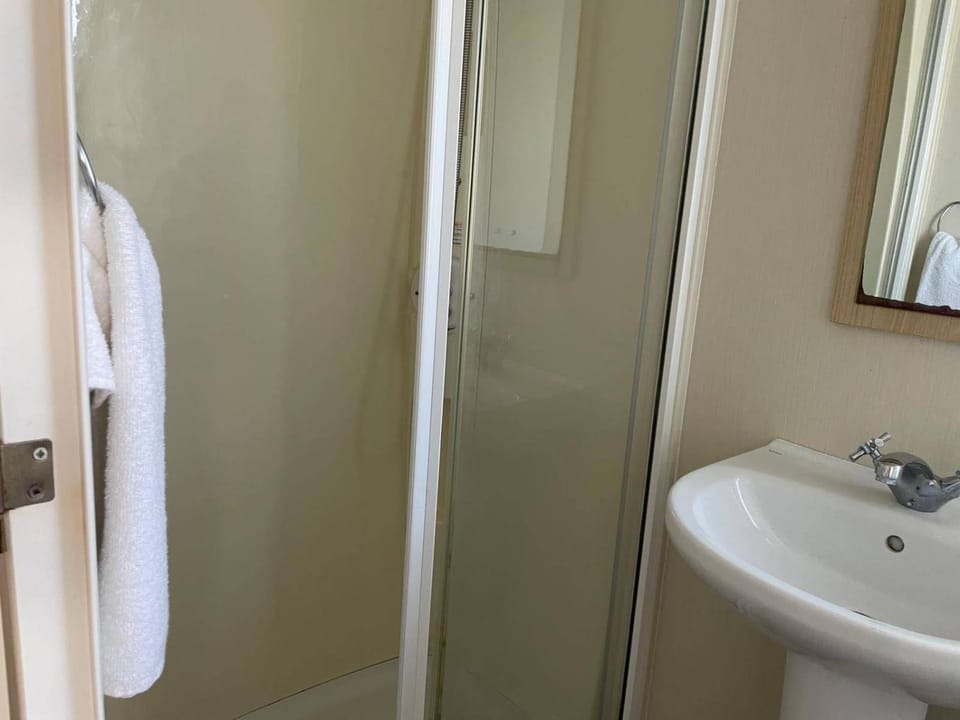 Bathroom, towels