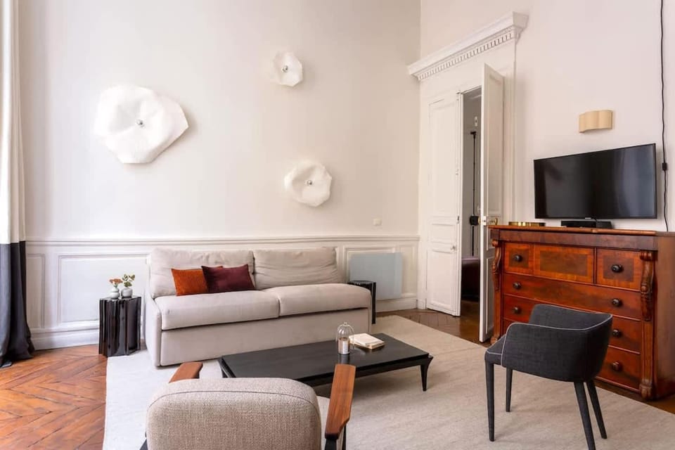 Habitat Parisien - Quatre Septembre Choiseul Opera Apartment in Paris
