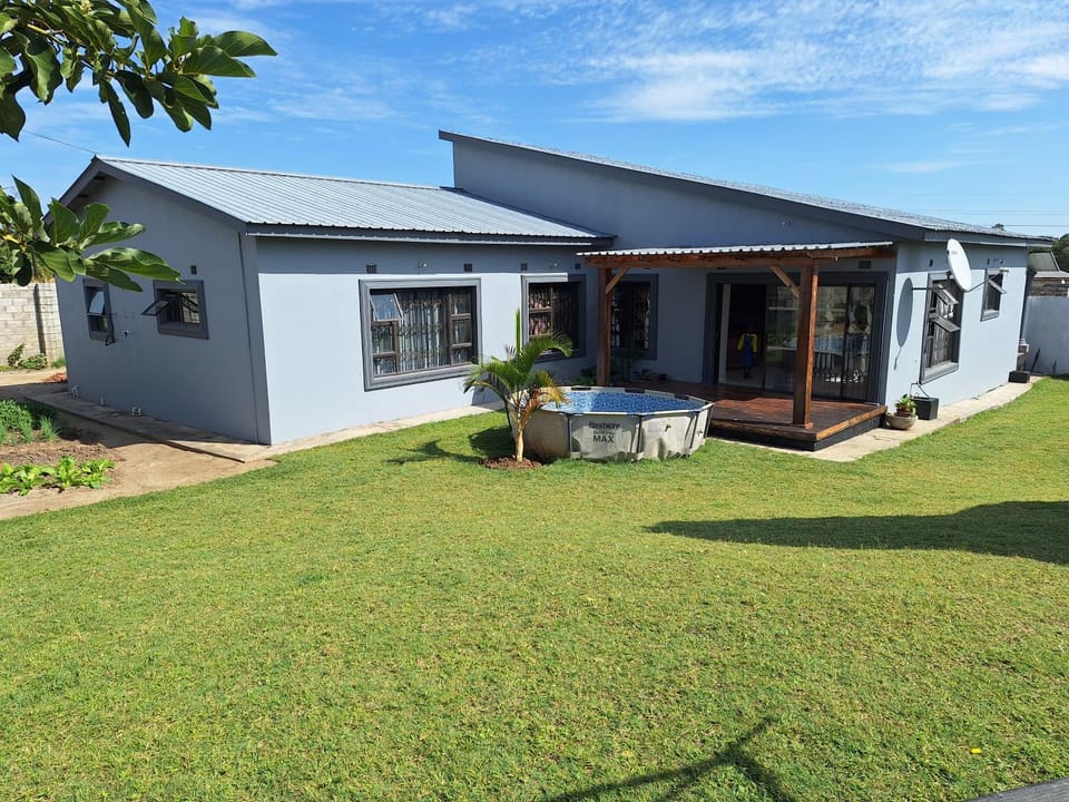 Property building, Garden, Garden view, Swimming pool
