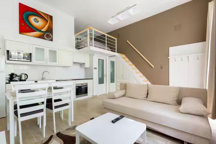 R39 Twin I and II - Center Market Garden Studios with AC Apartment in Budapest