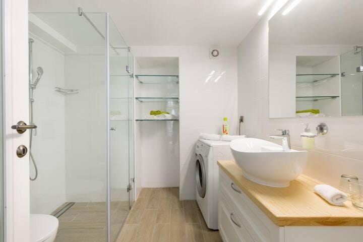 R39 Twin I and II - Center Market Garden Studios with AC Apartment in Budapest