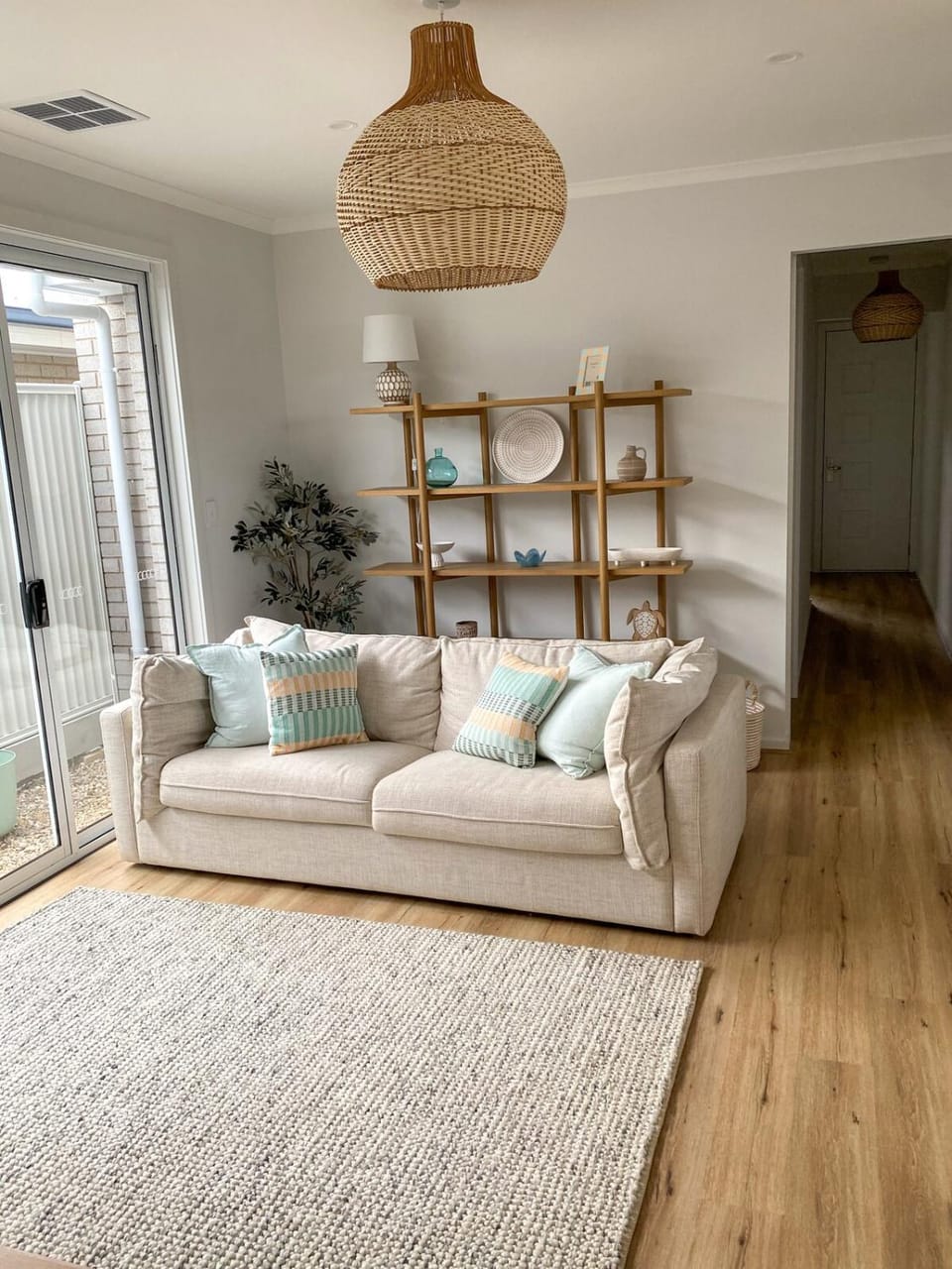 Seaside Daisy 3 Bedrooms 6 Beds House in Goolwa