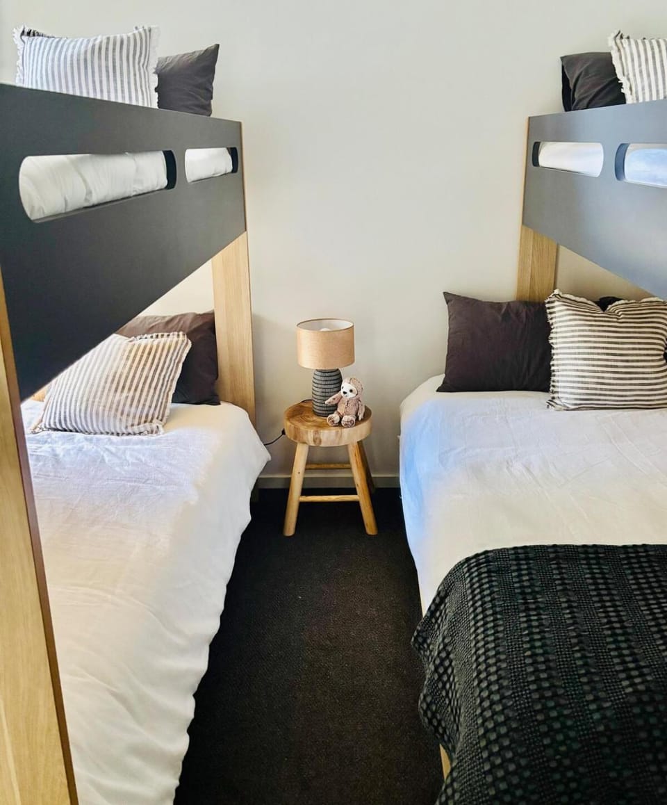 Seaside Daisy 3 Bedrooms 6 Beds House in Goolwa