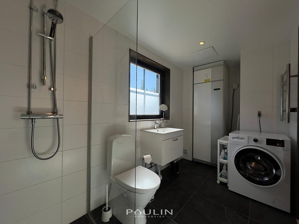 Shower, Toilet, Bathroom, washing machine