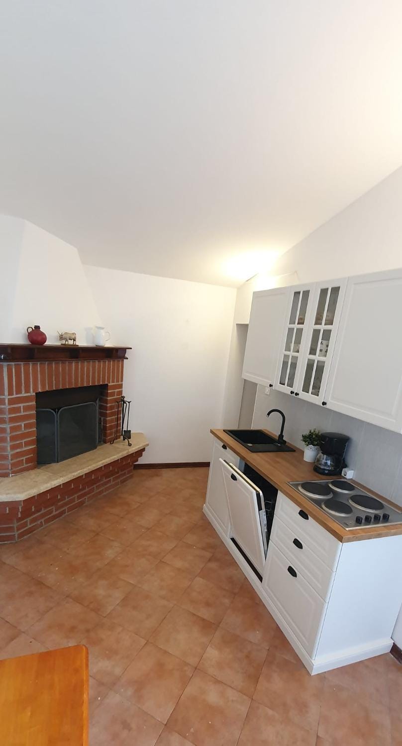 Kitchen or kitchenette, Dining area, dishwasher, stove