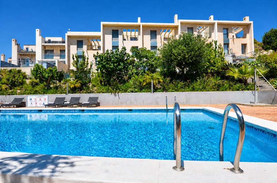 Property building, Swimming pool, sunbed