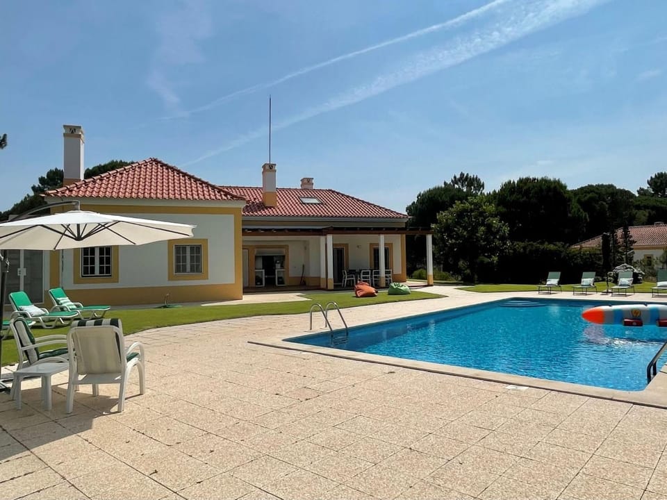 Holiday Home Casa dos Loendros by Interhome House in Setubal District
