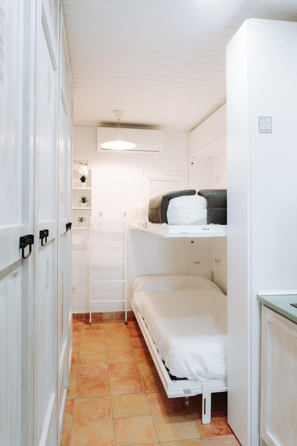 Bedroom, bunk bed