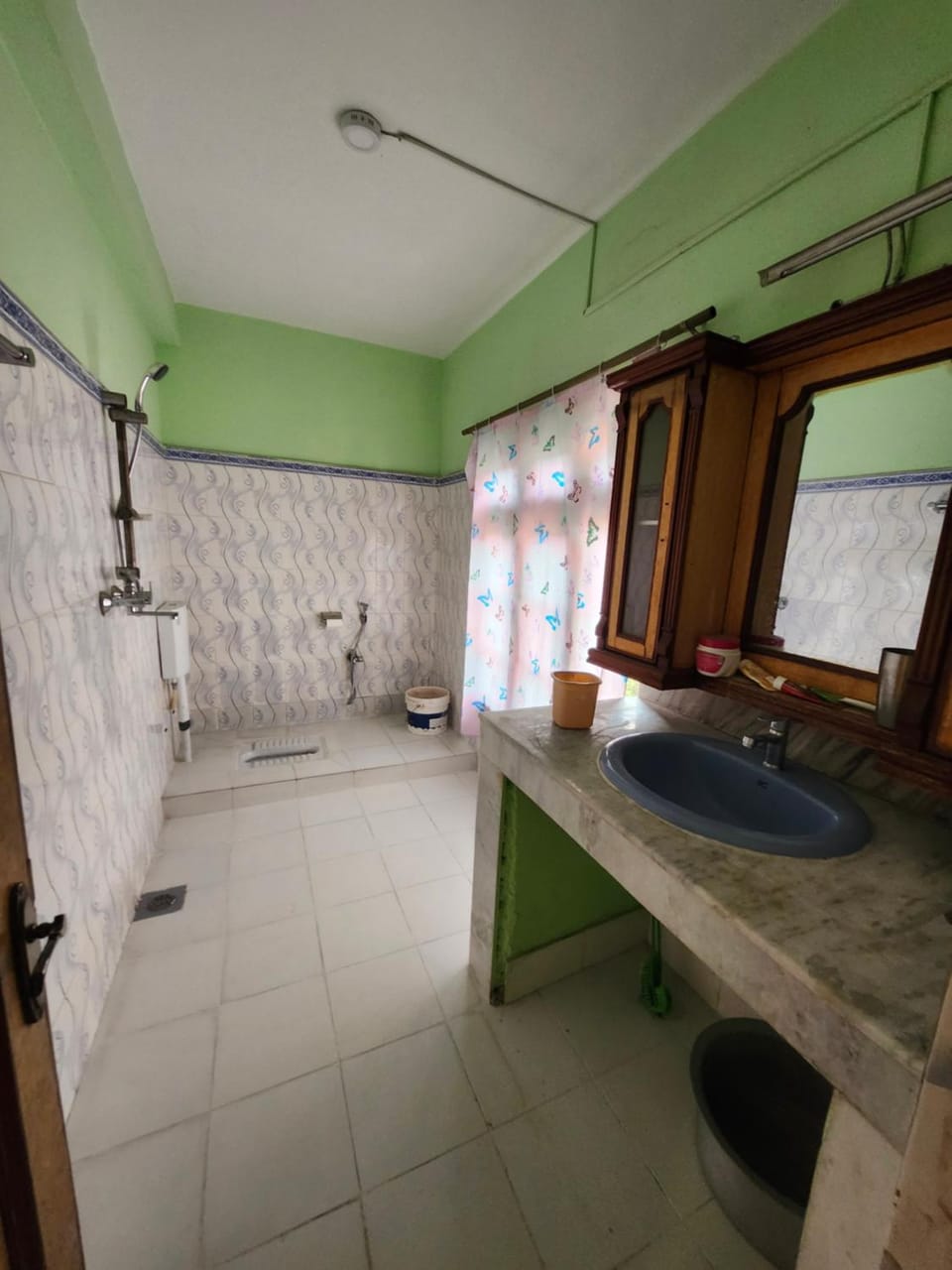Shower, Toilet, Bathroom, towels, Internal: Not applicable to any particular room