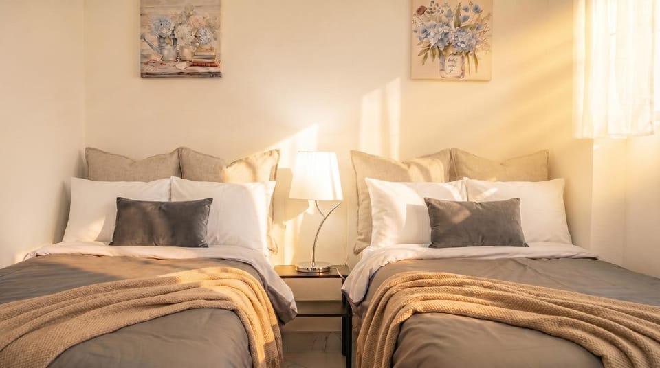 Bed, Photo of the whole room, Bedroom