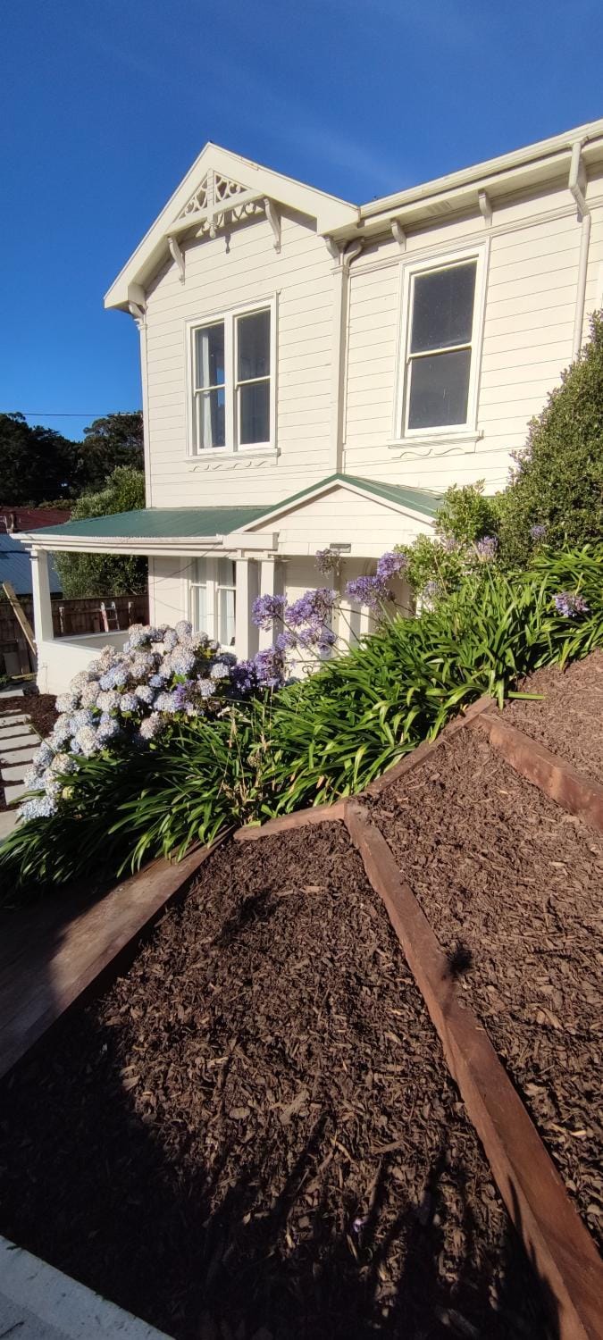 Property building, Spring, Day, Garden