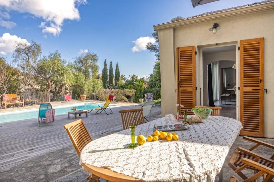 Patio, Dining area, Pool view, sunbed