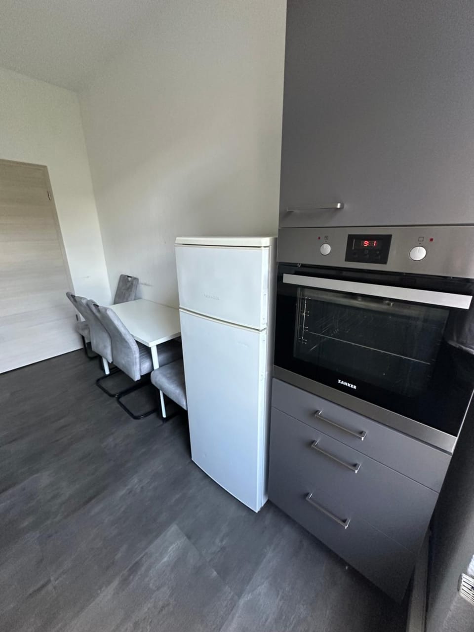Kitchen or kitchenette, oven, stove