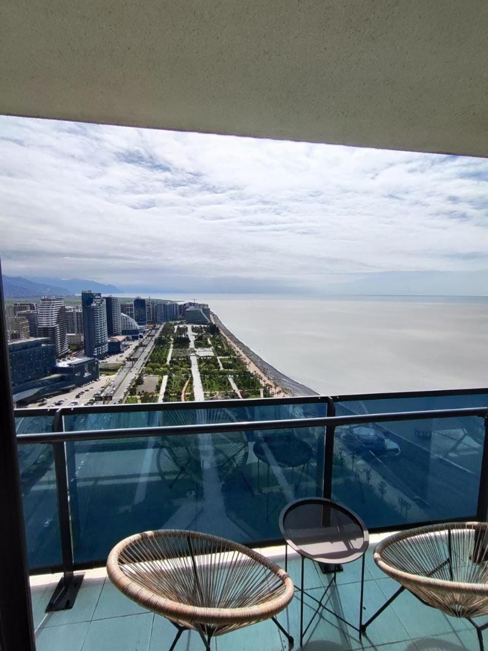Natural landscape, View (from property/room), Balcony/Terrace, Beach, City view, Sea view, Shopping Area