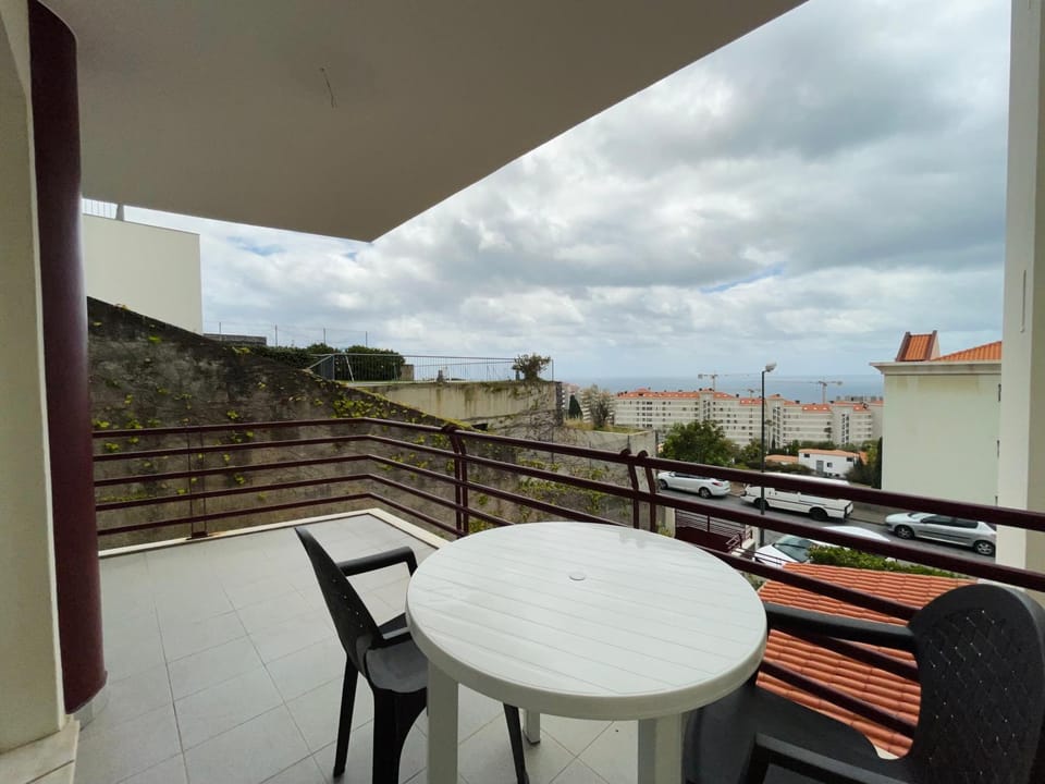 View (from property/room), Balcony/Terrace, Dining area