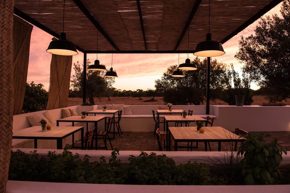 Restaurant/places to eat, Banquet/Function facilities, Seating area, Dining area