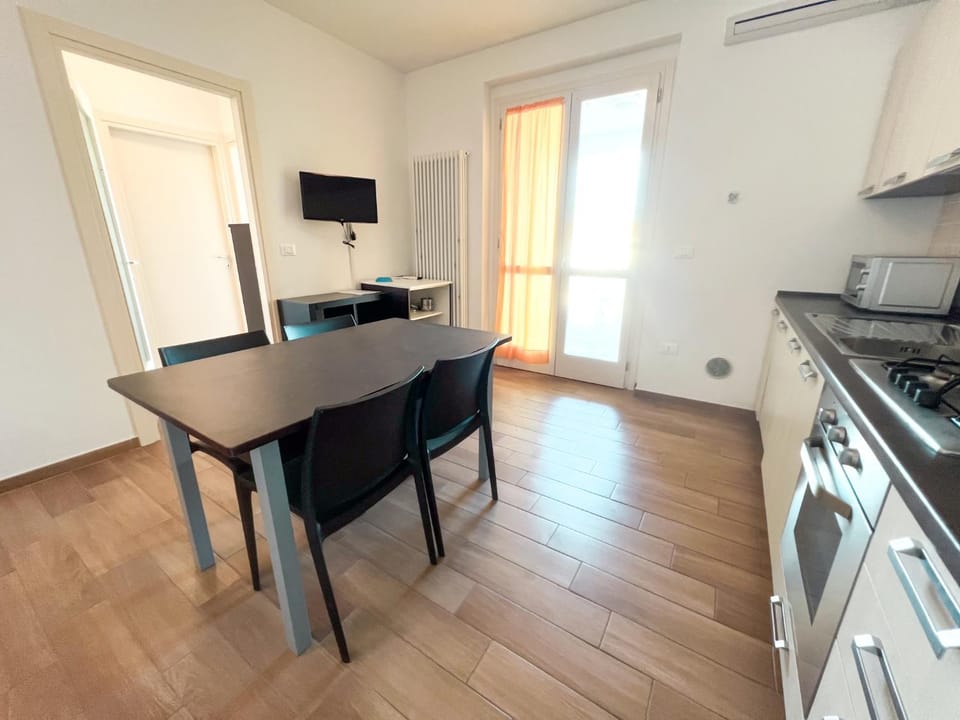 TV and multimedia, Kitchen or kitchenette, Dining area