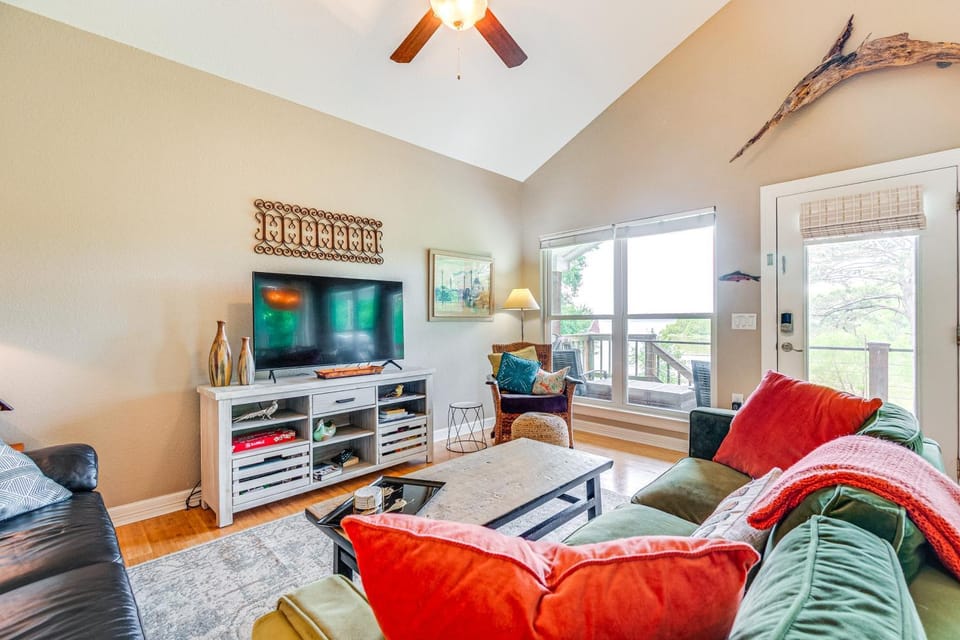Views, Sunsets & Wildlife: Waterfront Gem in Texas House in Lake Livingston