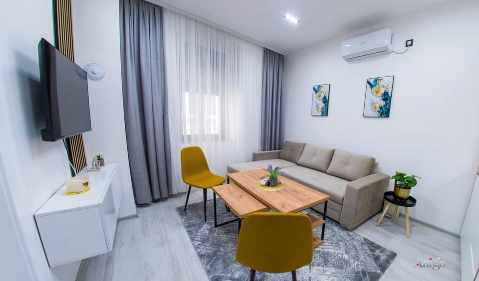Communal lounge/ TV room, TV and multimedia, Living room, Seating area, air conditioner