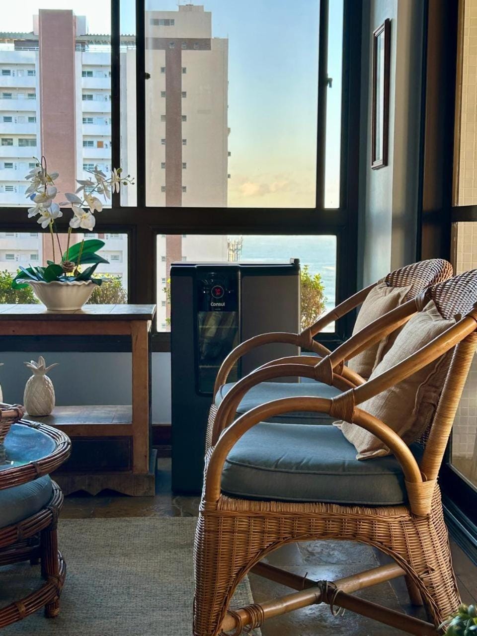 Apartamento Luxo Guarujá completo com piscina e churrasqueira na varanda Apartment in State of São Paulo