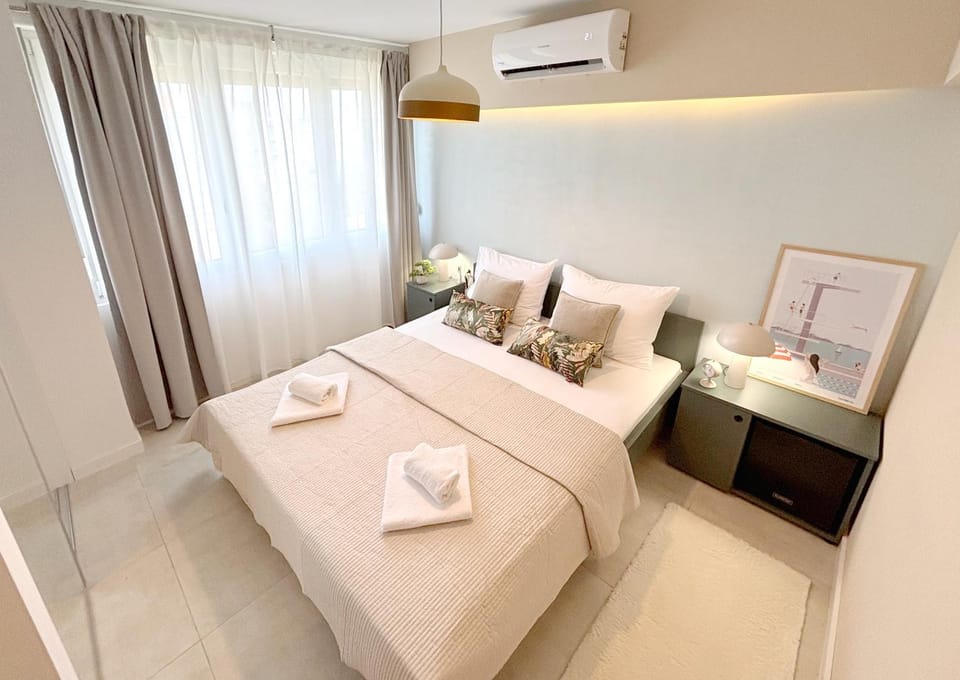 Bed, Bedroom, air conditioner