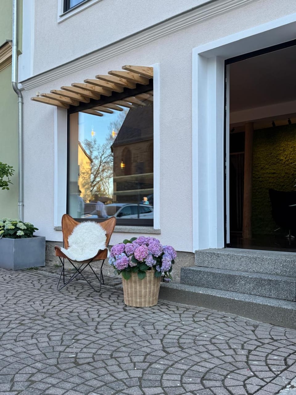 Property building, Day