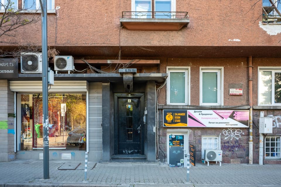 Property building, Facade/entrance