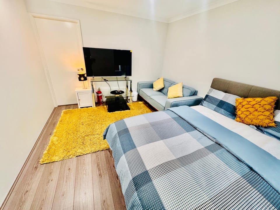 Communal lounge/ TV room, Living room, Bedroom