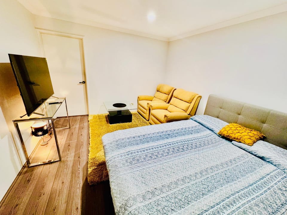 Modern King Suite on Swan Valley Doorstep Bed and Breakfast in Henley Brook