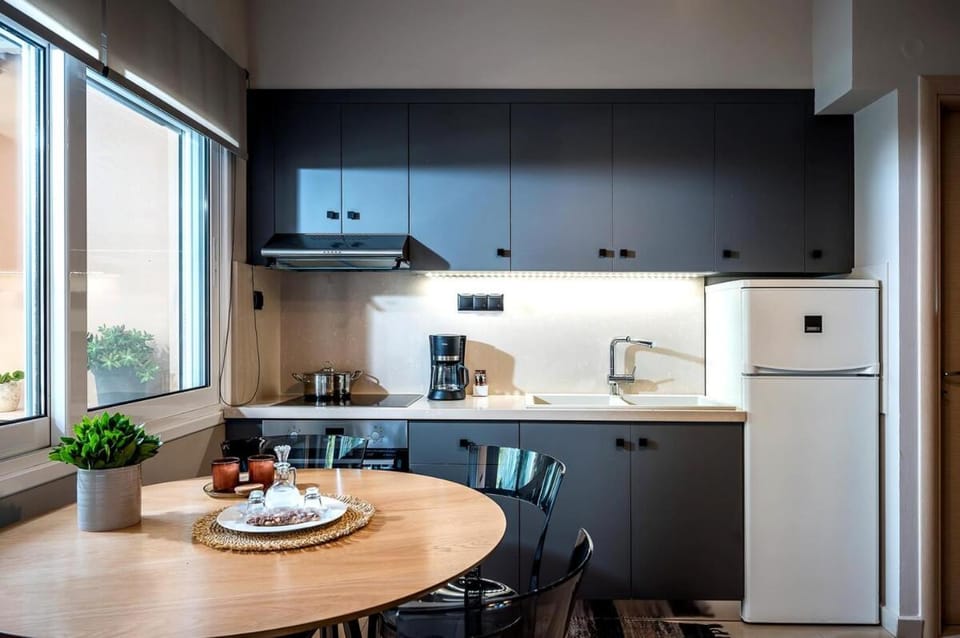 Kitchen or kitchenette, Dining area, oven, stove