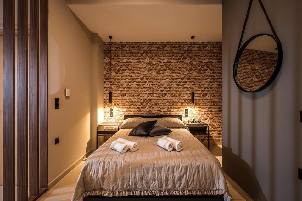 Bed, towels