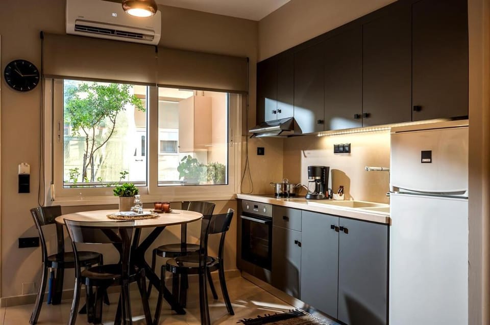 Kitchen or kitchenette, Dining area, oven, stove, air conditioner