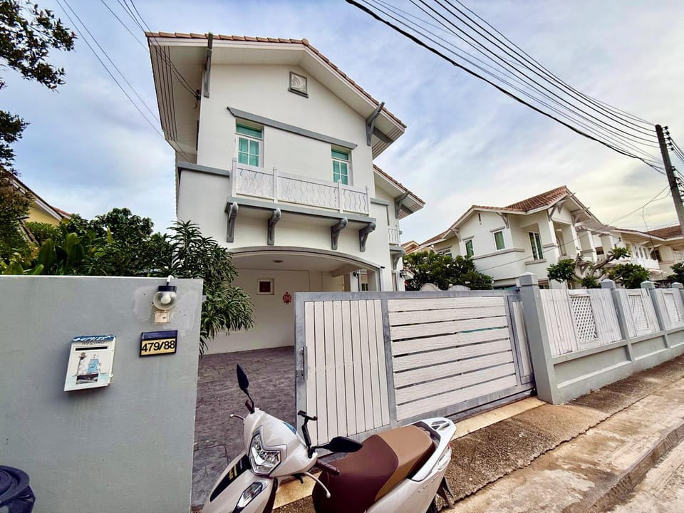 Warisa Garden Pool Villa Villa in Pattaya City