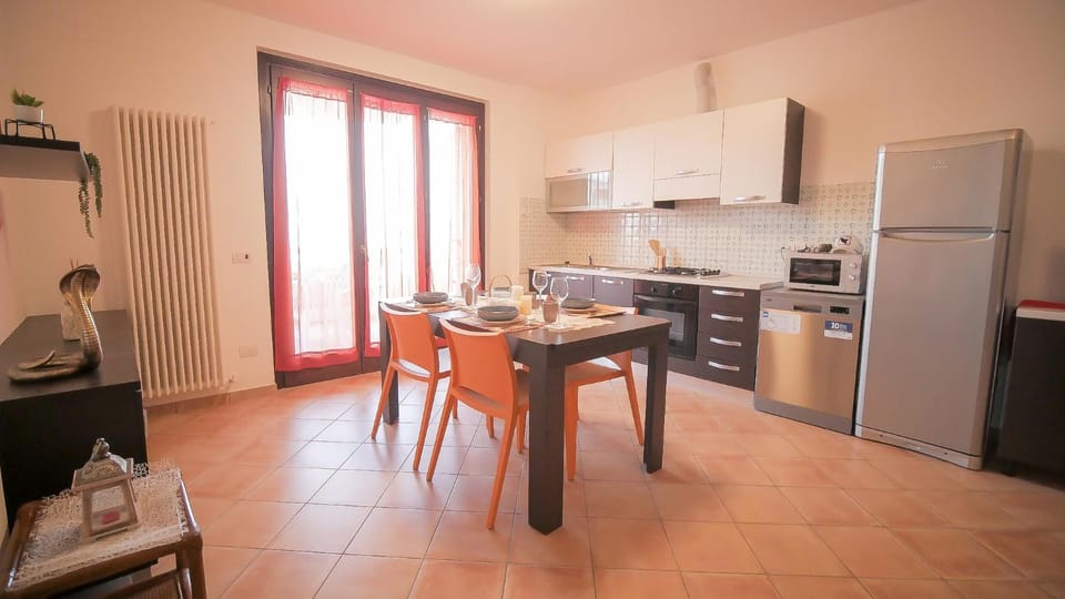 Kitchen or kitchenette, Dining area, stove