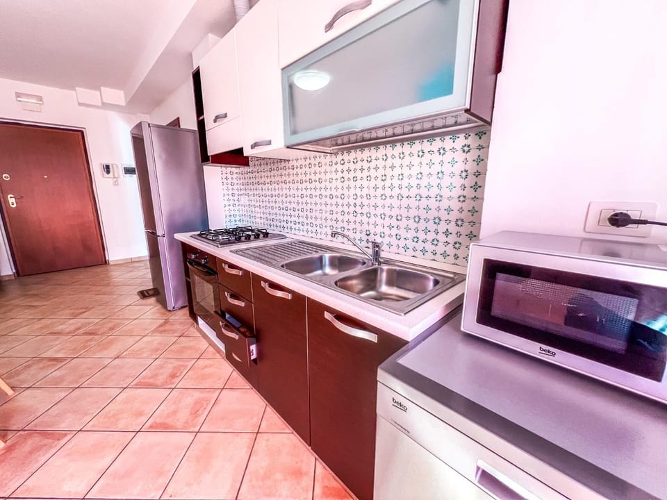 Kitchen or kitchenette, microwave, oven