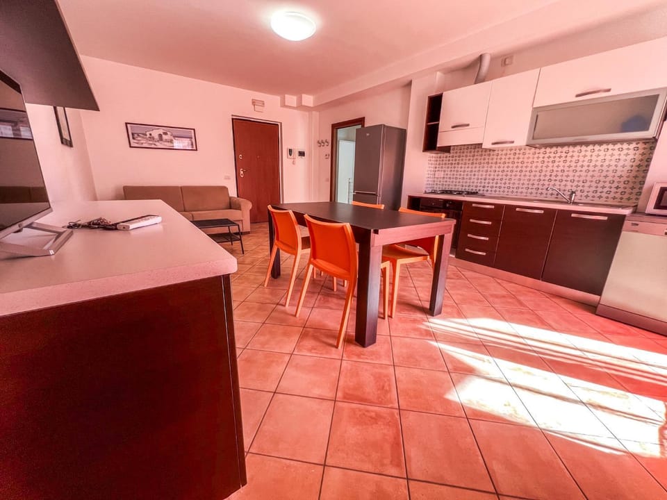 Kitchen or kitchenette, Living room, Seating area, Dining area