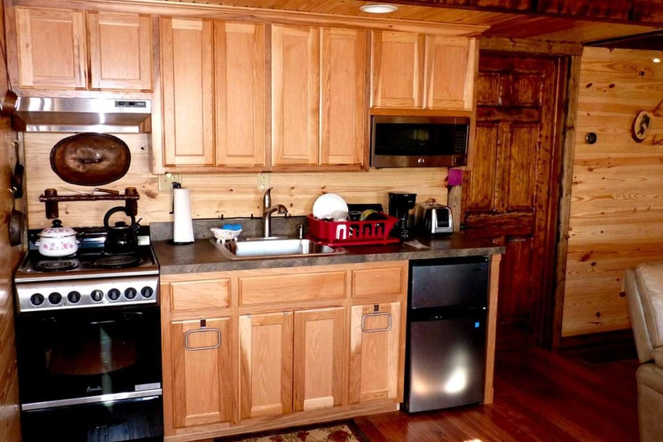 Vacation Cabin Rental near Amazing Hiking Trails in Liberty, Kentucky Cabin in Kentucky