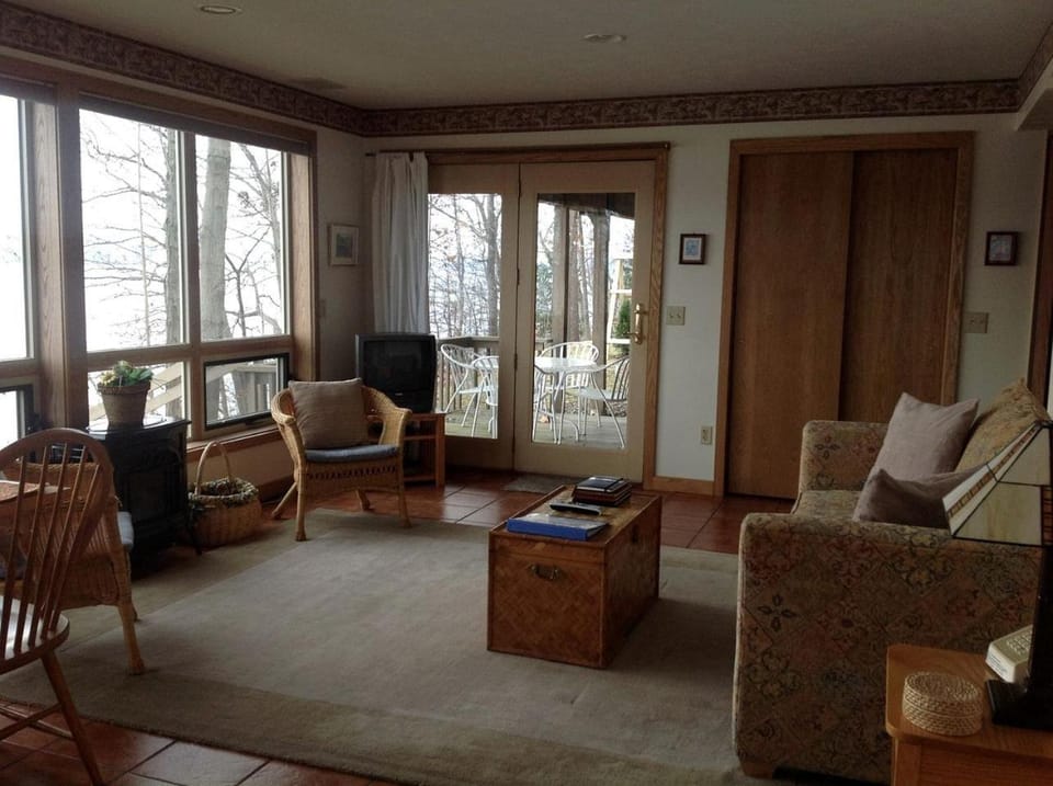 Welcoming Suite with Views on the Shores of Seneca Lake in New York House in Seneca Lake