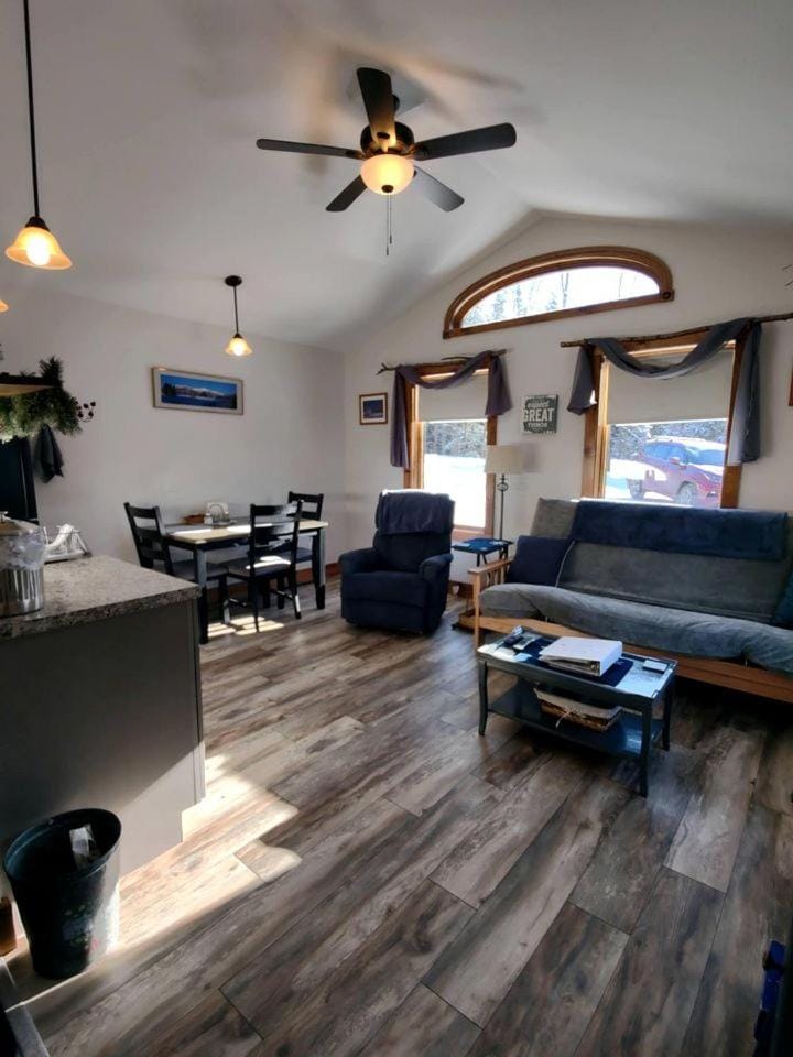 Cozy Pet-Friendly Cabin in Hyde Park, Vermont - Perfect for a Nature Escape near the Green River Reservoir State Park Cabin in Hyde Park
