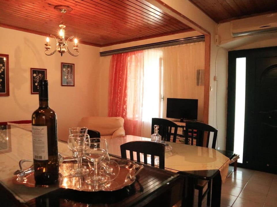 TV and multimedia, Dining area