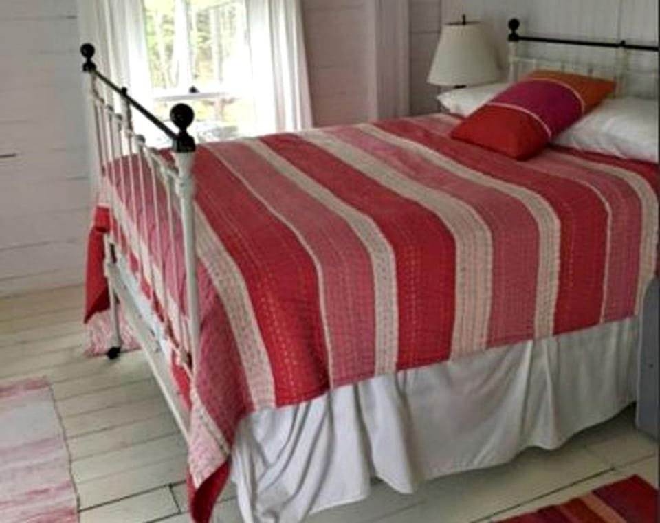 Charming Cottage Rental with Breathtaking Ocean Views on Peaks Island, Maine House in Peaks Island
