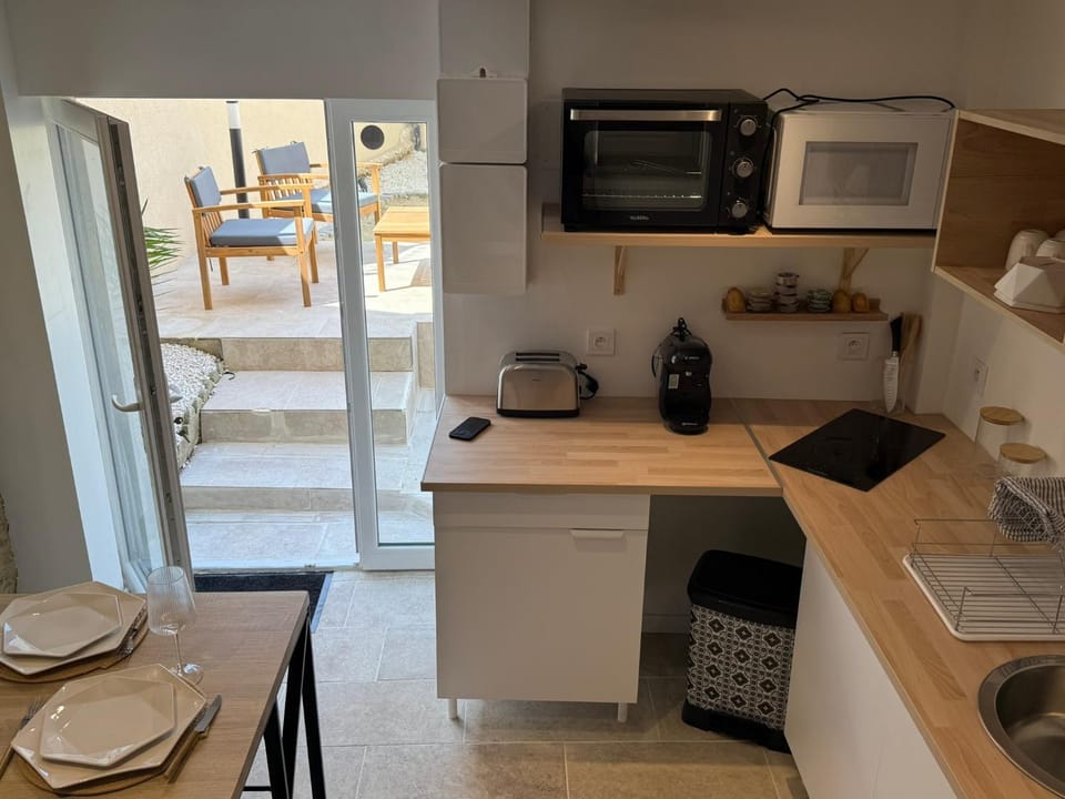 Kitchen or kitchenette