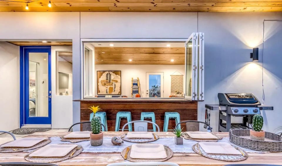 Stunning Yucca Valley Rental with a Hot Tub for Glamping in California House in Yucca Valley