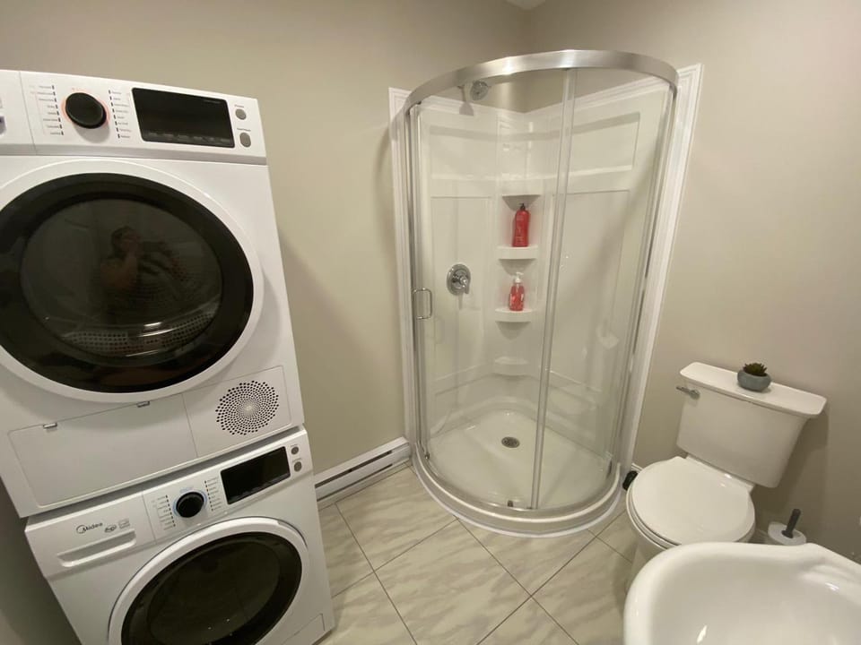 Shower, Toilet, Bathroom, washing machine, dryer