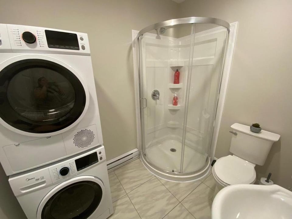 Shower, Toilet, Bathroom, washing machine, dryer