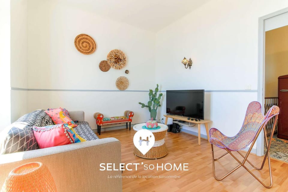 Communal lounge/ TV room, TV and multimedia, Living room, Seating area