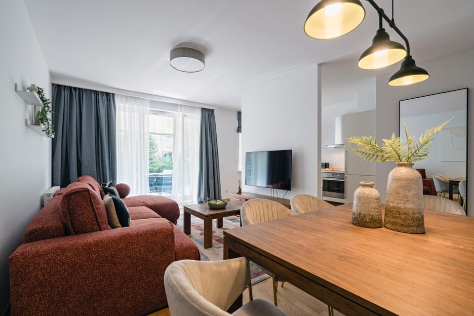 Communal lounge/ TV room, TV and multimedia, Living room, Seating area, Dining area