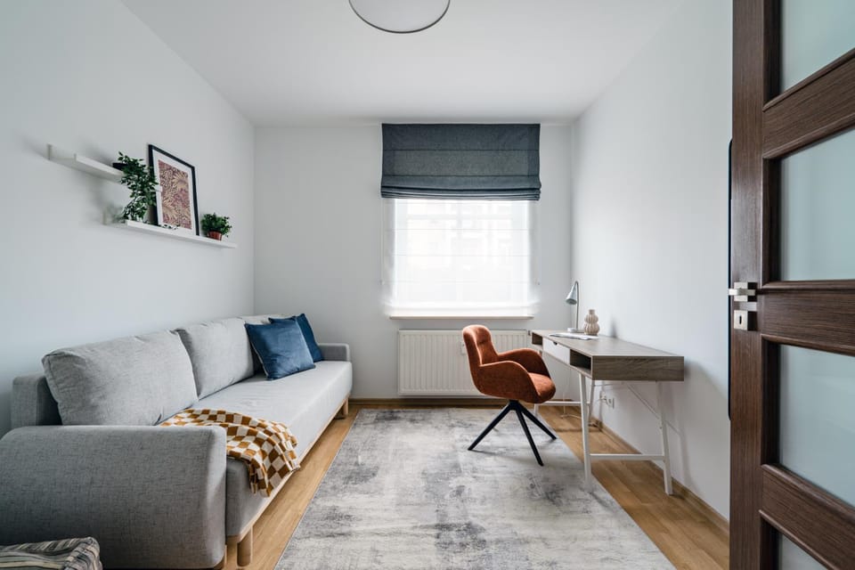 Photo of the whole room, Bedroom