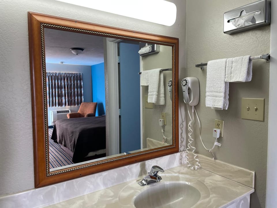 Budget Inn Motel Motel in Bourbon