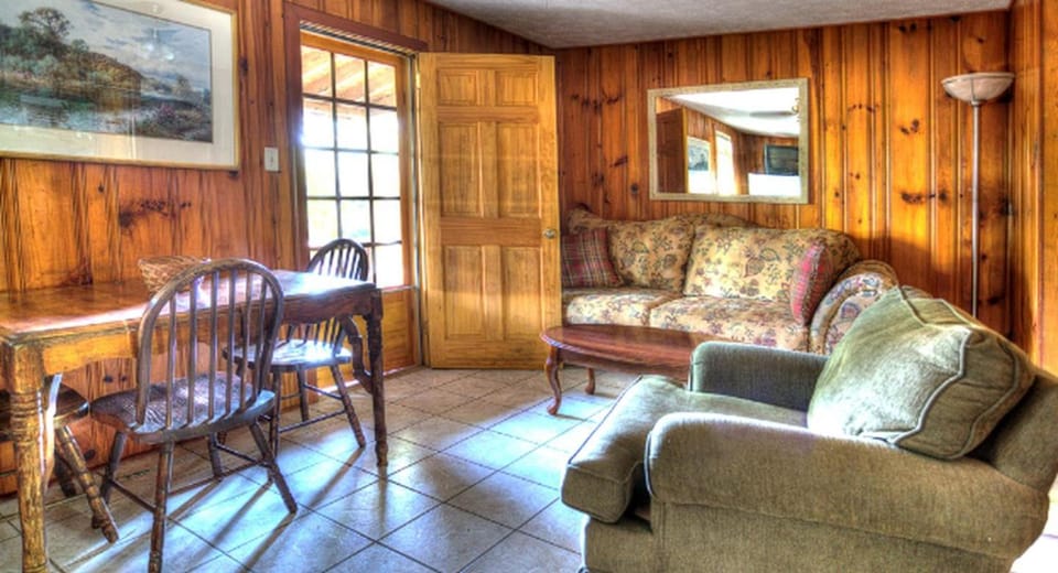 Two-Bedroom Cabins for Rent near Daniel Boone National Forest, Kentucky Cabin in Lake Cumberland
